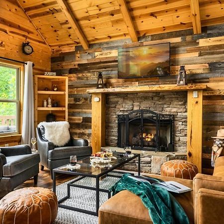 Mountainside - New Luxury Cabin-Fire Table-Hot Tub-3 Pools-Ps5-Bears جاتلينبرج المظهر الخارجي الصورة