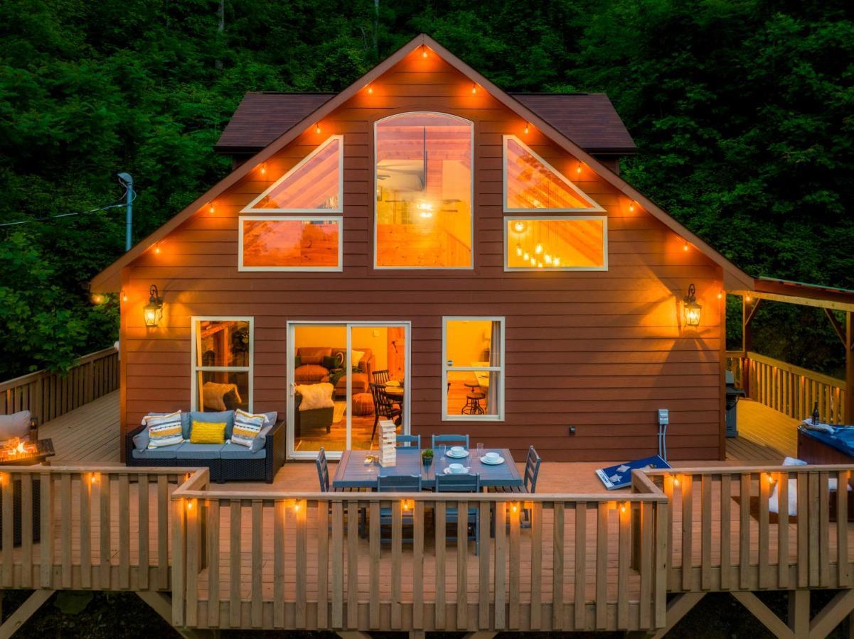 Mountainside - New Luxury Cabin-Fire Table-Hot Tub-3 Pools-Ps5-Bears جاتلينبرج المظهر الخارجي الصورة