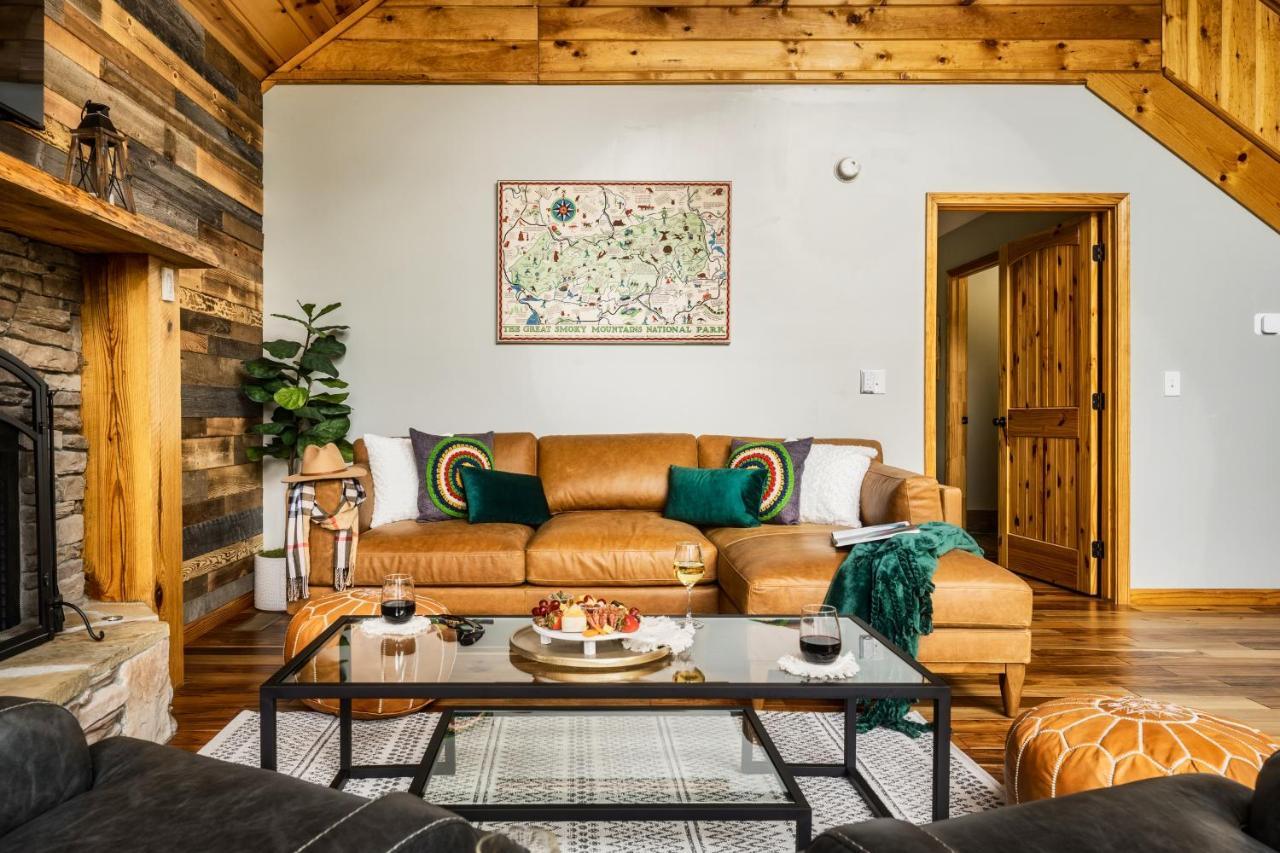 Mountainside - New Luxury Cabin-Fire Table-Hot Tub-3 Pools-Ps5-Bears جاتلينبرج المظهر الخارجي الصورة