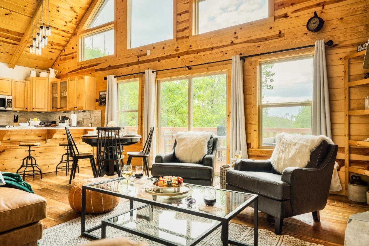 Mountainside - New Luxury Cabin-Fire Table-Hot Tub-3 Pools-Ps5-Bears جاتلينبرج المظهر الخارجي الصورة