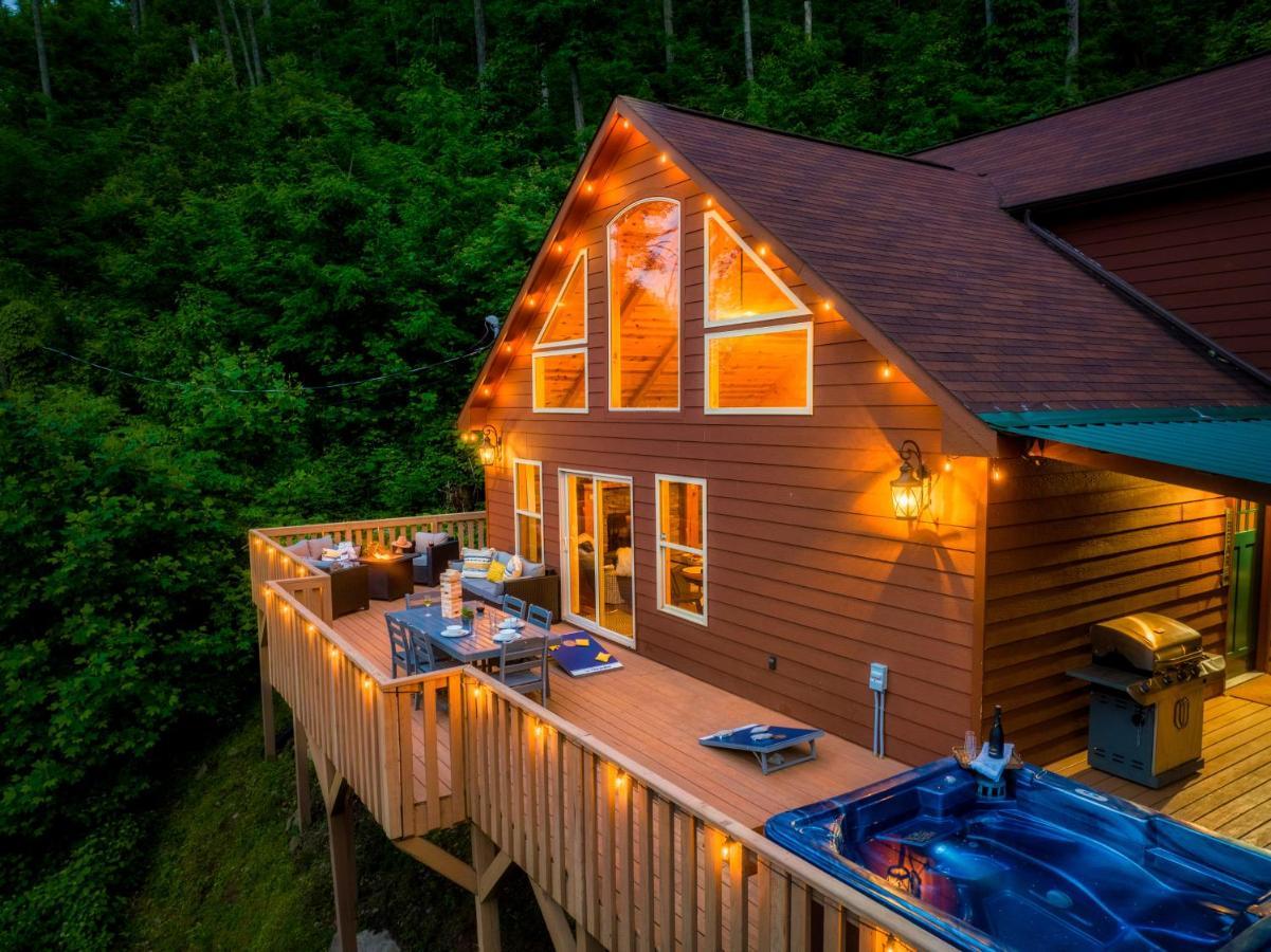 Mountainside - New Luxury Cabin-Fire Table-Hot Tub-3 Pools-Ps5-Bears جاتلينبرج المظهر الخارجي الصورة
