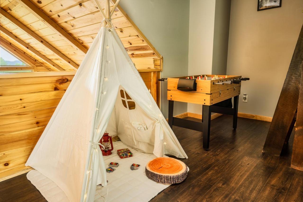Mountainside - New Luxury Cabin-Fire Table-Hot Tub-3 Pools-Ps5-Bears جاتلينبرج المظهر الخارجي الصورة