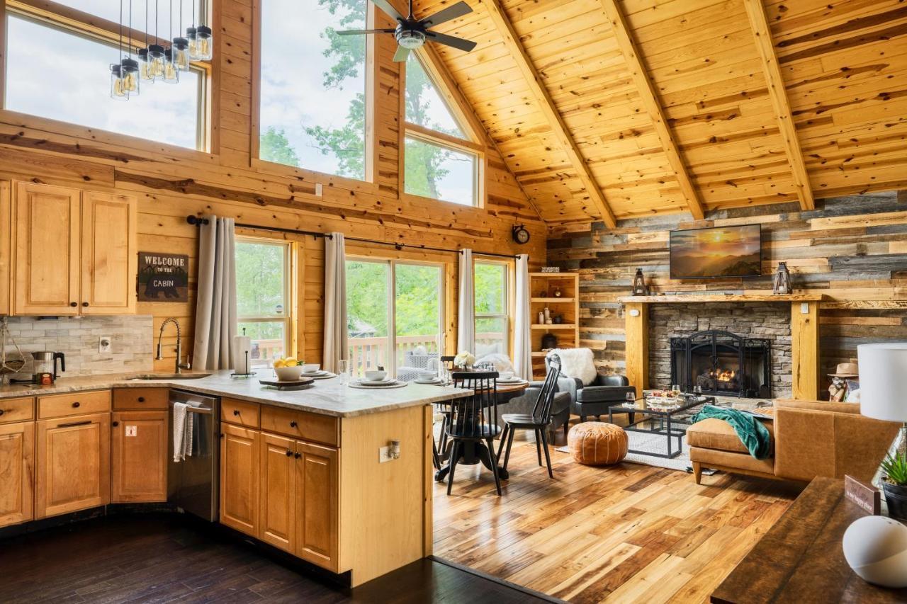 Mountainside - New Luxury Cabin-Fire Table-Hot Tub-3 Pools-Ps5-Bears جاتلينبرج المظهر الخارجي الصورة