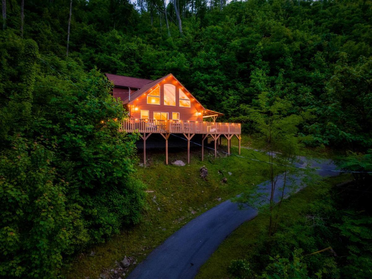 Mountainside - New Luxury Cabin-Fire Table-Hot Tub-3 Pools-Ps5-Bears جاتلينبرج المظهر الخارجي الصورة