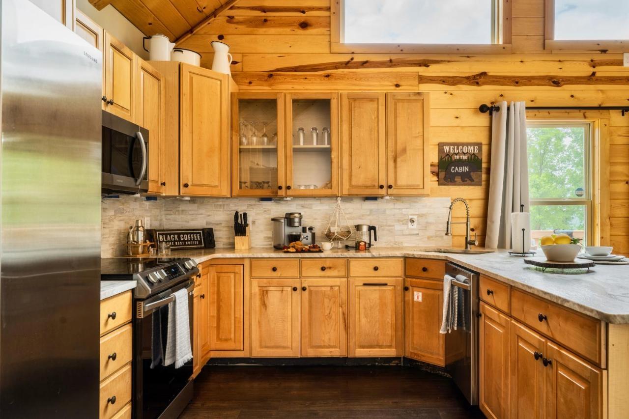 Mountainside - New Luxury Cabin-Fire Table-Hot Tub-3 Pools-Ps5-Bears جاتلينبرج المظهر الخارجي الصورة