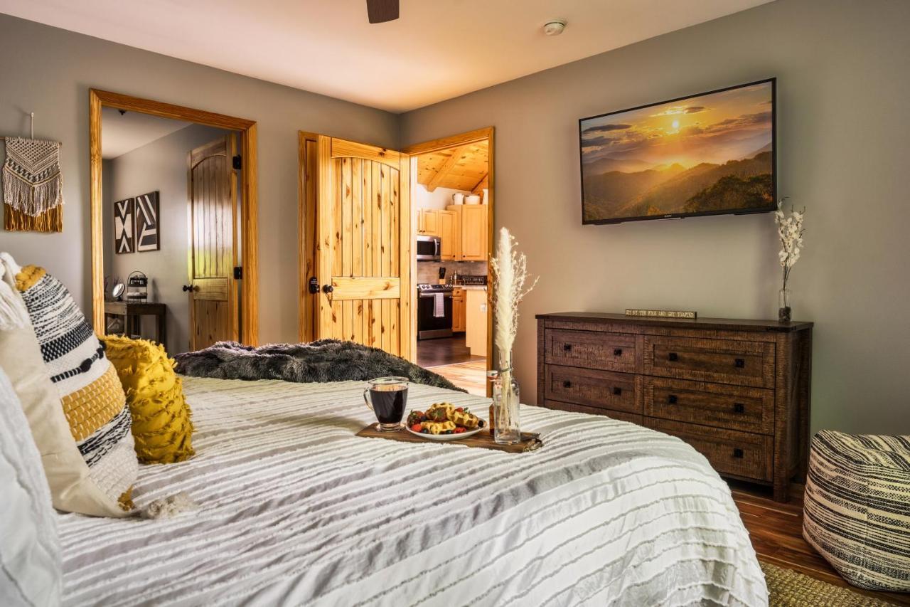 Mountainside - New Luxury Cabin-Fire Table-Hot Tub-3 Pools-Ps5-Bears جاتلينبرج المظهر الخارجي الصورة