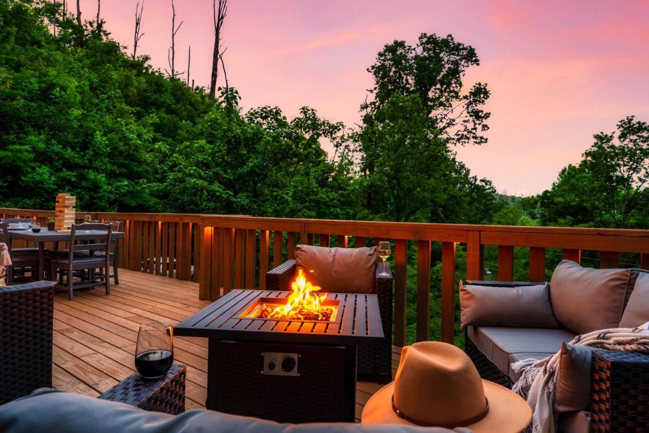 Mountainside - New Luxury Cabin-Fire Table-Hot Tub-3 Pools-Ps5-Bears جاتلينبرج المظهر الخارجي الصورة