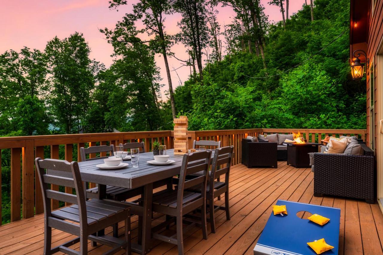 Mountainside - New Luxury Cabin-Fire Table-Hot Tub-3 Pools-Ps5-Bears جاتلينبرج المظهر الخارجي الصورة
